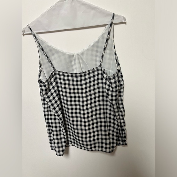 BANANA REPUBLIC SPAGHETTI STRAP SHELL SIZE MEDIUM PETITE BLACK AND WHITE CHECKED - Picture 2 of 5